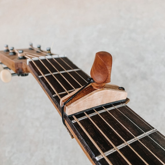 Choosing the Right Capo For Your Guitar - Cetim Cermat